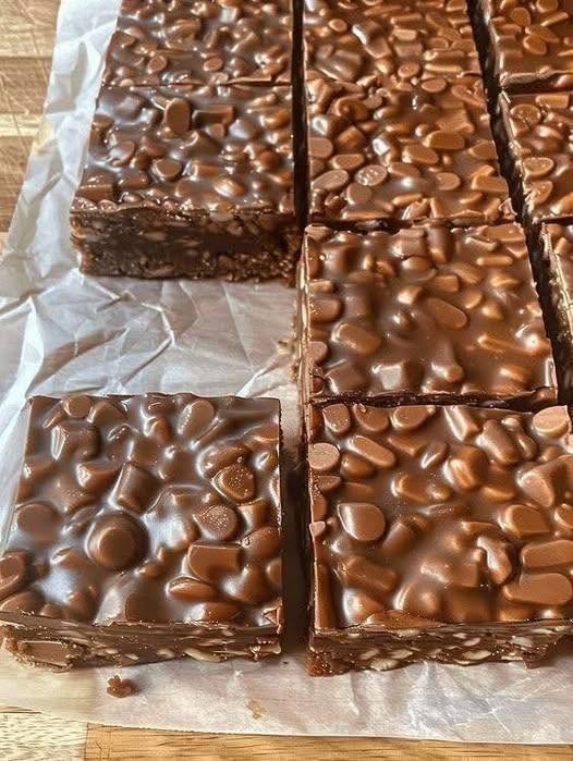 Chocolate Peanut Butter Crunch Bar Recipe – Easy No-Bake Homemade Treat