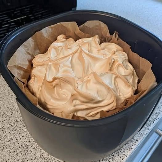Healthy Vanilla Berry Pavlova
